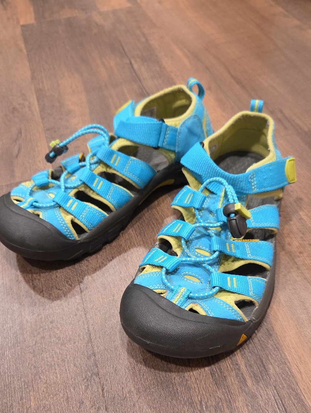 Keen Aqua Blue and Lime Green Water Shoes Sandals Size Youth 5 EU Size 37